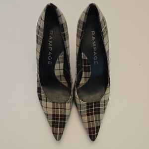 Rampage Black and Cream Heels with Sophisticated Design